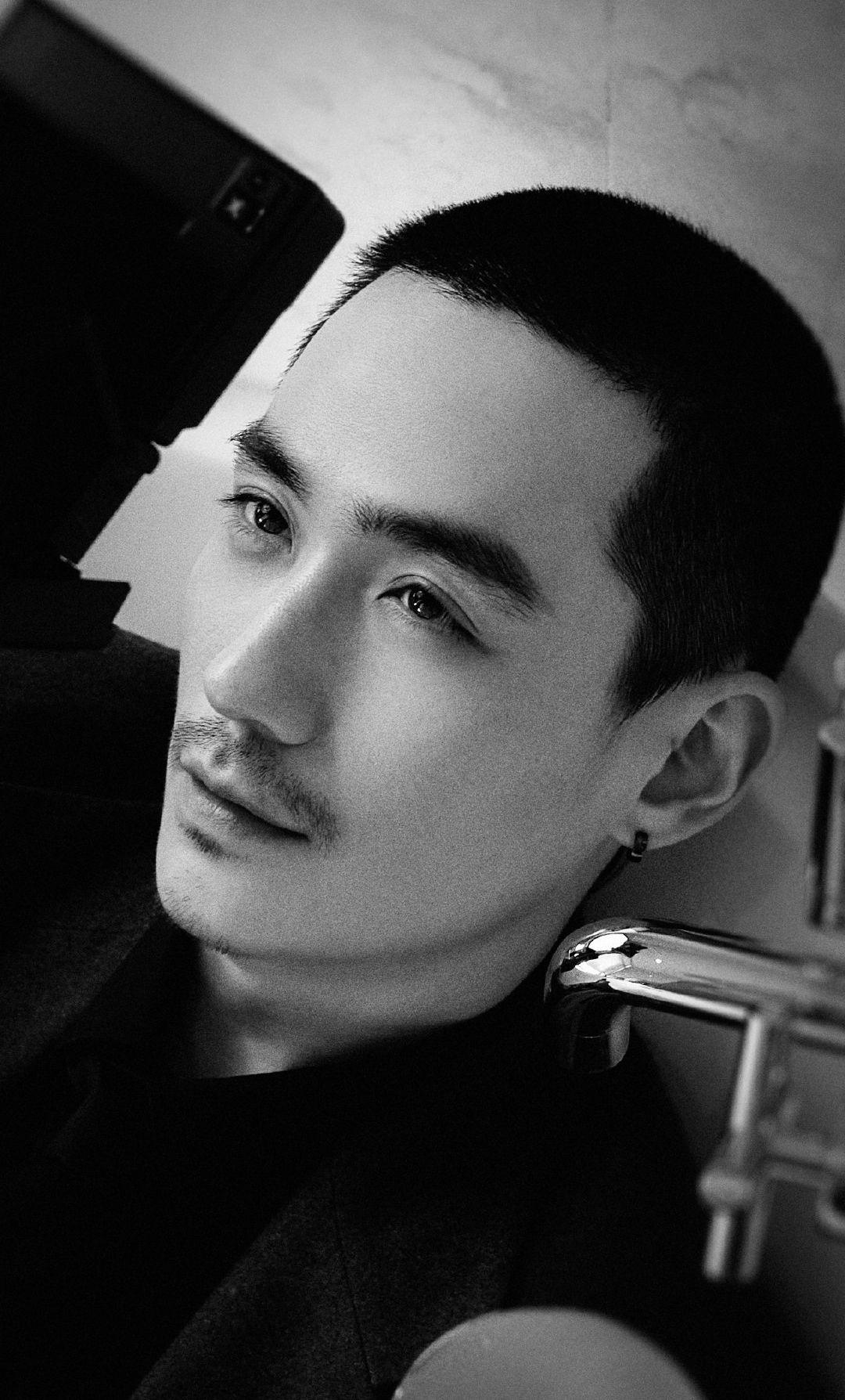 如何评价朱一龙在上海电影节的寸头胡子造型