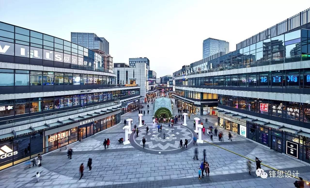 look那是怎一番人间繁华与浪漫的交织上海大宁音乐广场