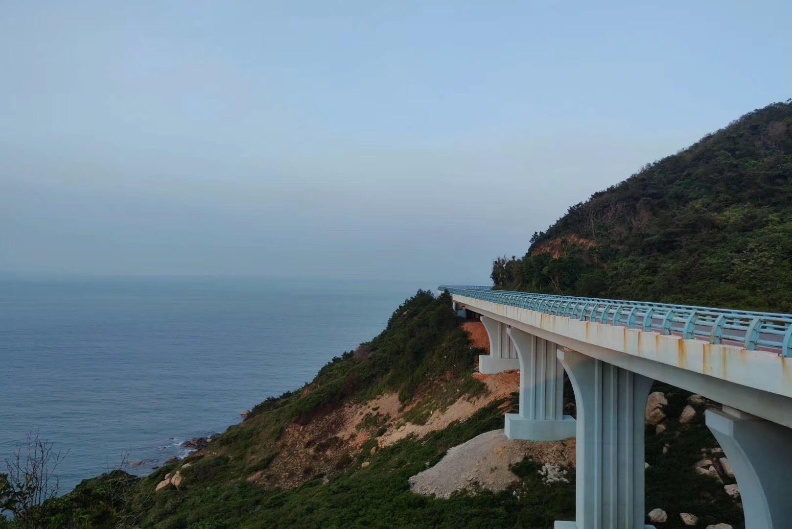 中國最美環島路之一的蘇峰山環島路,就在我們住的民宿附近,很多遊客