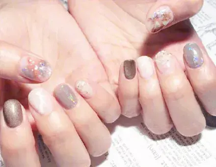 这里可能是最全的新年美甲集合了-新年美甲图片2021简单大方红色衣服