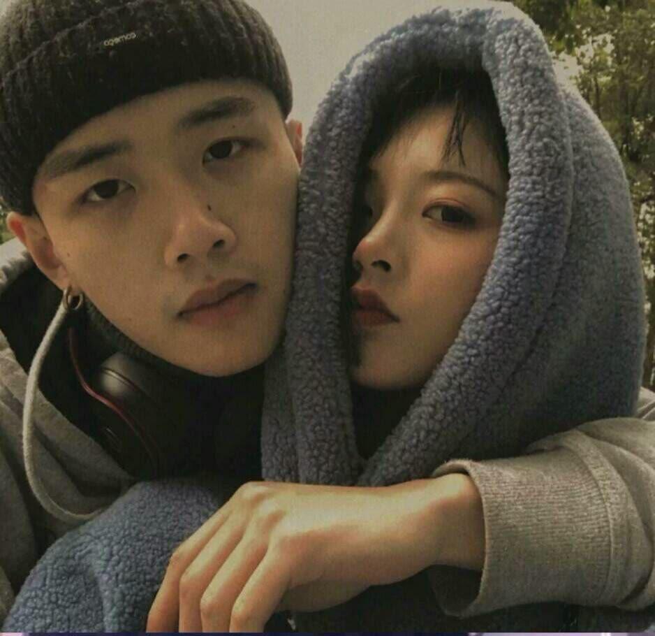 跪求女生被抱在怀里的情头有吗