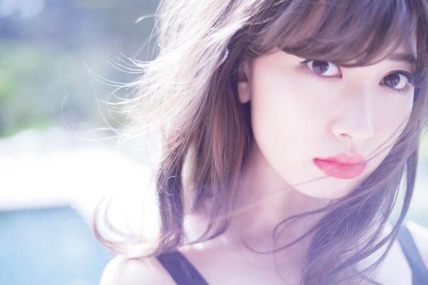 肤白貌美 胸大腿长 29岁毕业的 高龄 偶像小嶋阳菜 你以为她只是白富美 其实她情商高得惊人 知乎