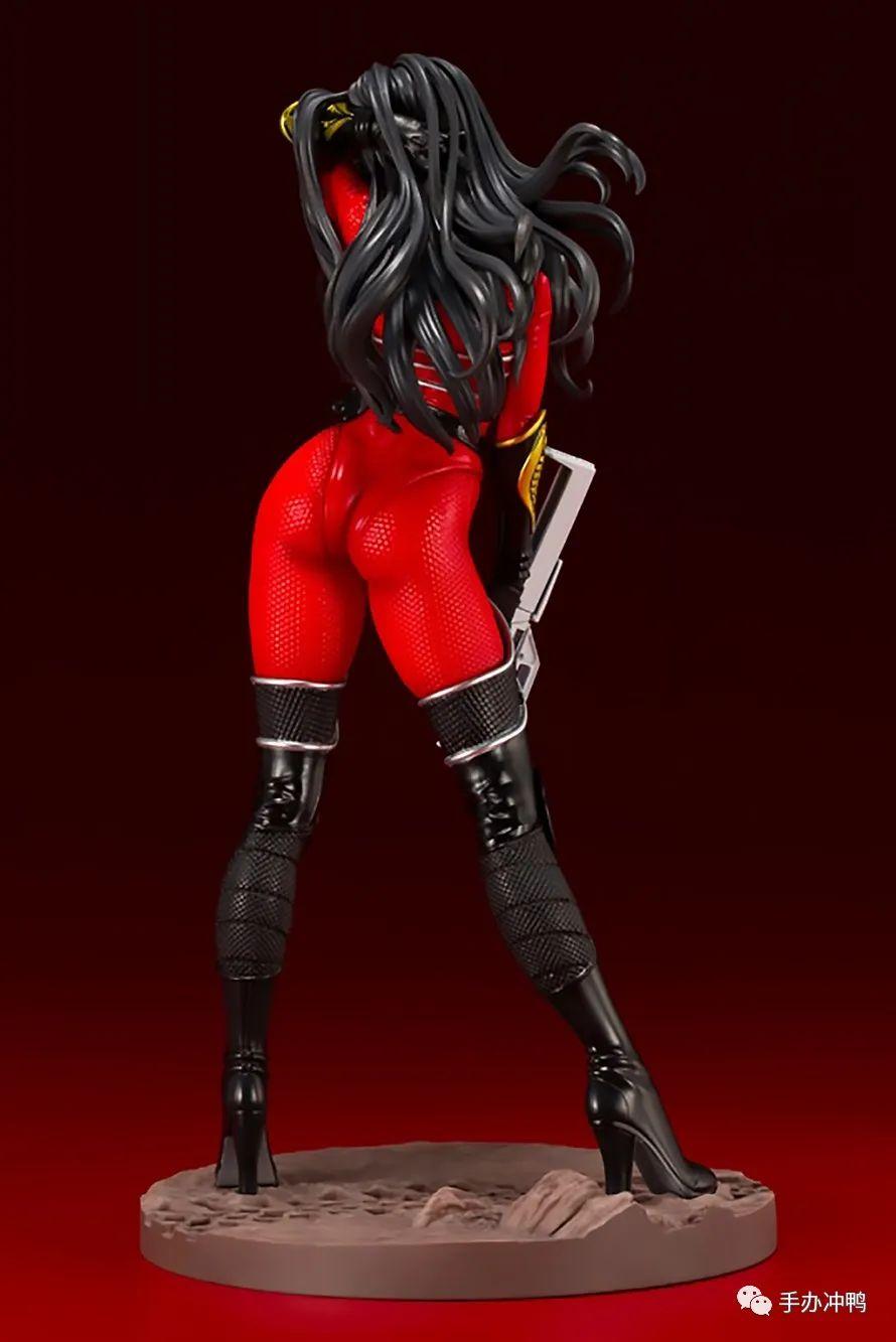 背后视角中,臀部的饱满程度也比黑色版来的凸显～对于喜欢欧美身材美