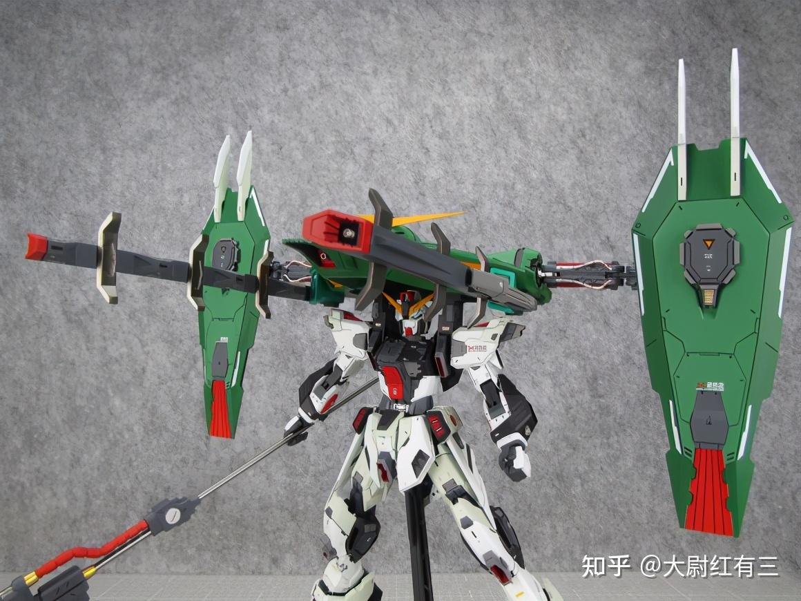 禁断高达定位是高速重火力型ms,高为17.47米.