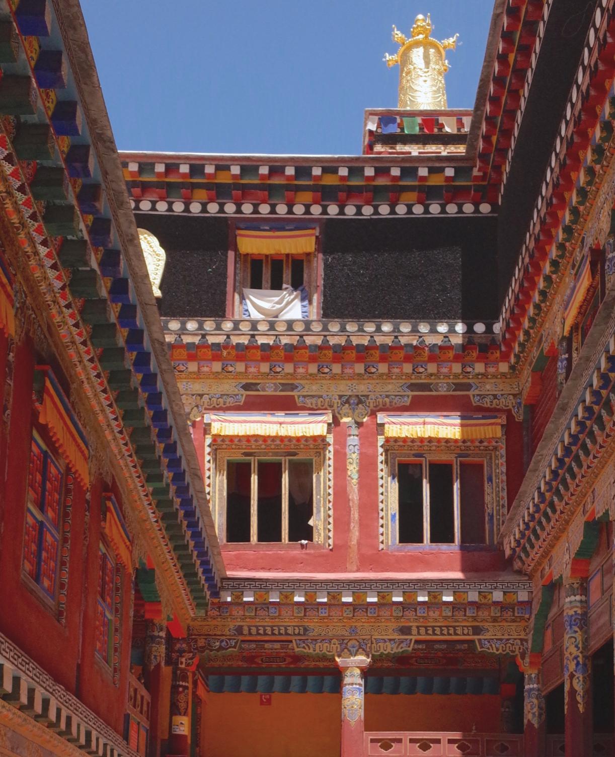 瓦拉寺--四川德格昨晚在扎西喇嘛家睡得很好,夜间偶尔有老鼠在房顶