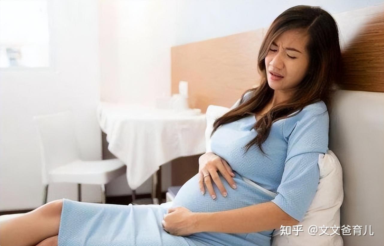 孕妇在医院病房-蓝牛仔影像-中国原创广告影像素材