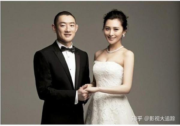 47岁京城四少汪雨罕见现身!携儿子拜祭父母,如今家庭幸福美满 - 知乎