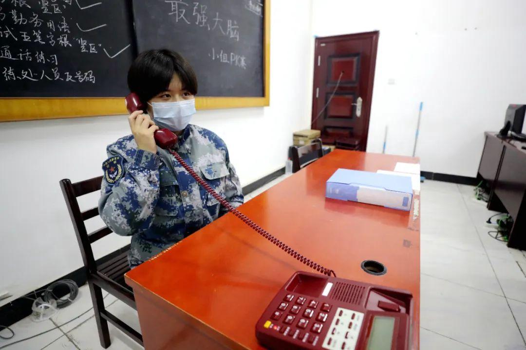 新训女兵话务专业开训