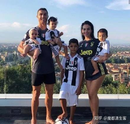 C罗求婚成功，新娘长得那么像卡卡 - 知乎