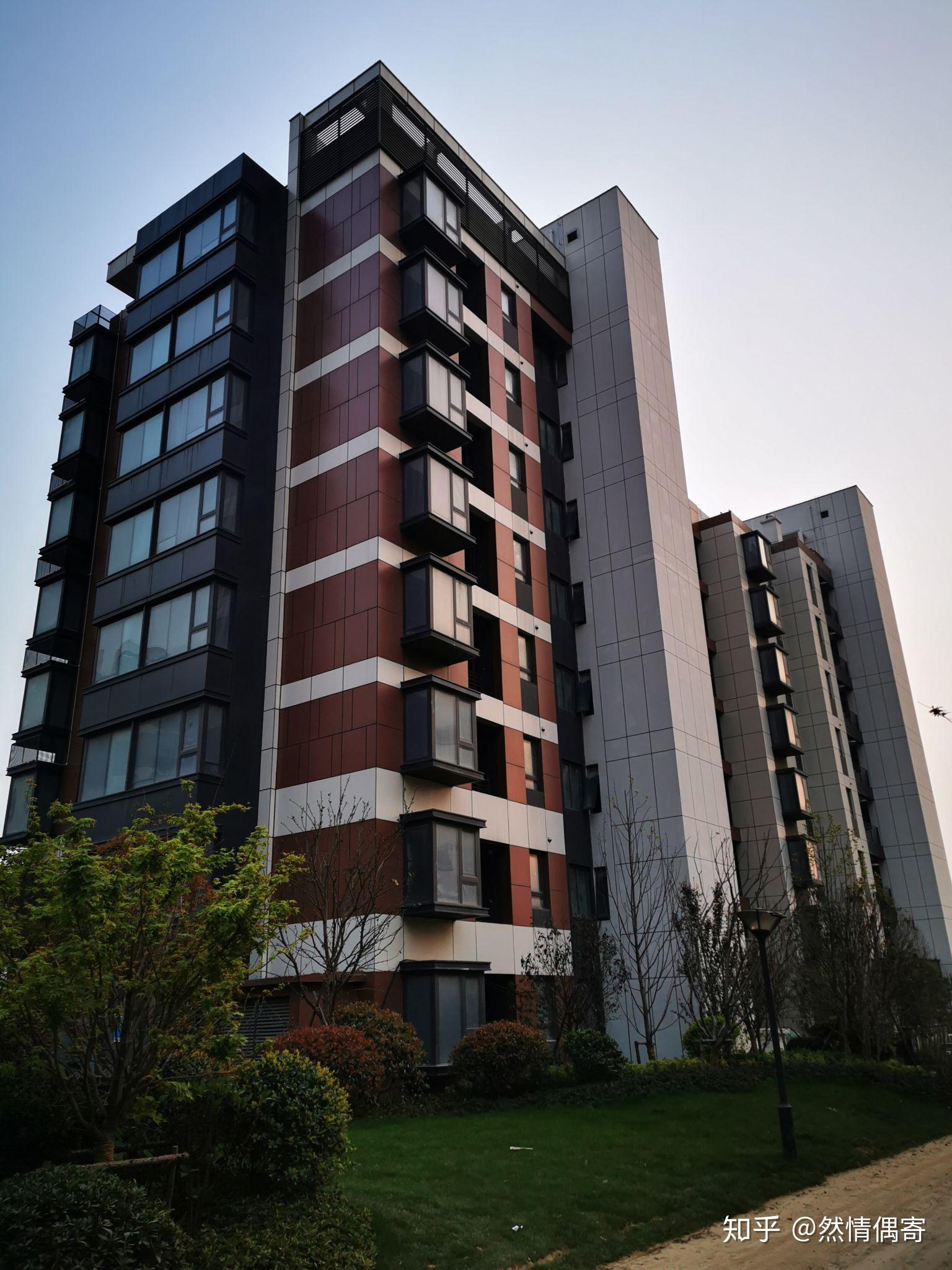 外地人在无锡上班买绿地天空树合适么?