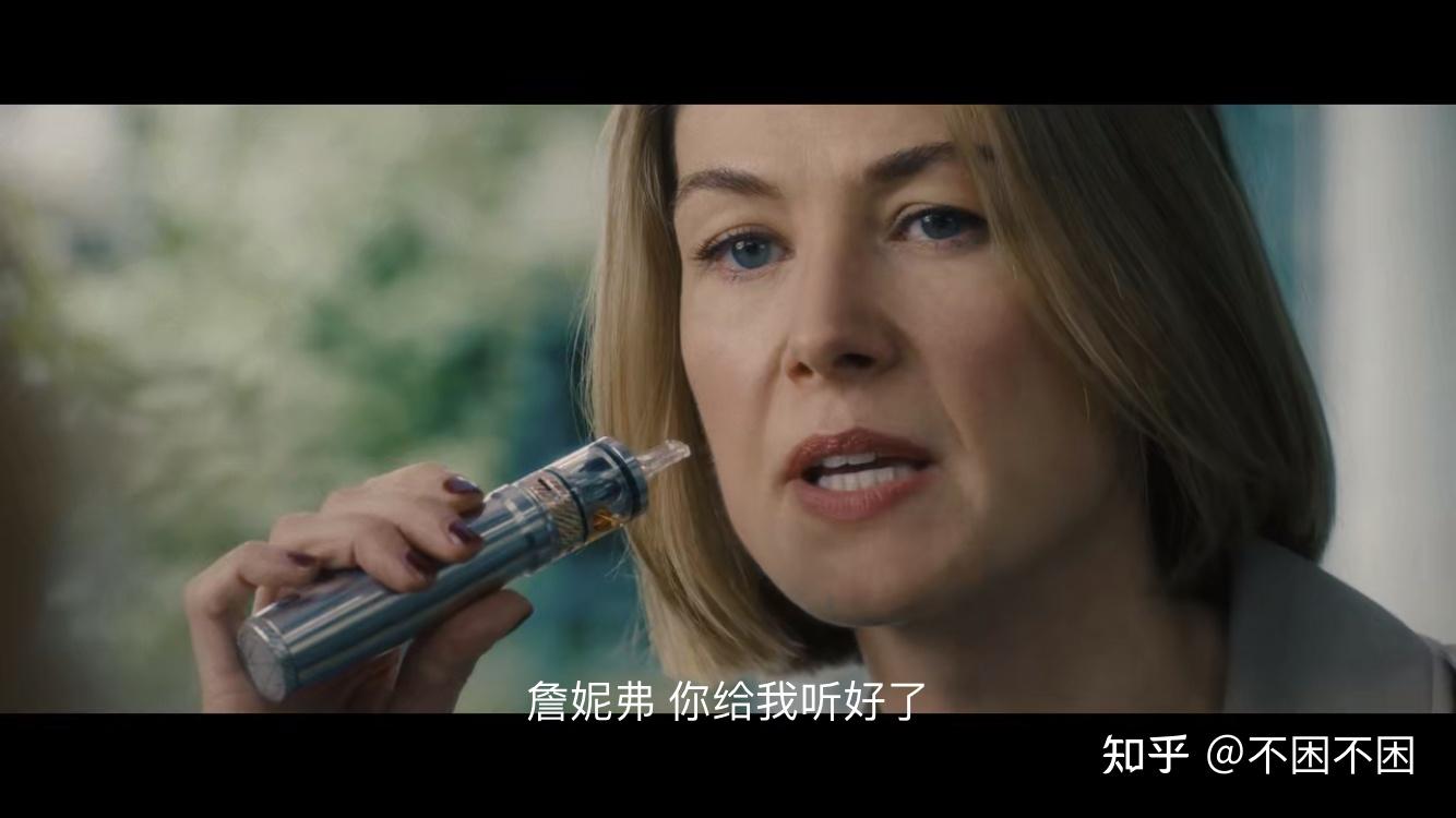 完美监控我很在乎里裴淳华抽的什么电子烟