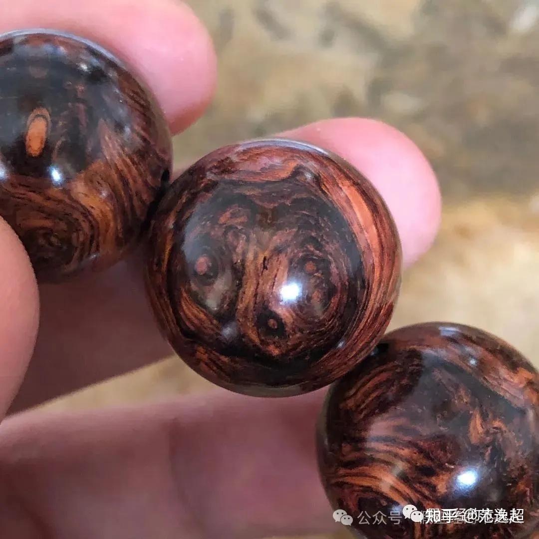 海南黄花梨(二)海南黄花梨鉴别(2)纹理:瘤疤钉