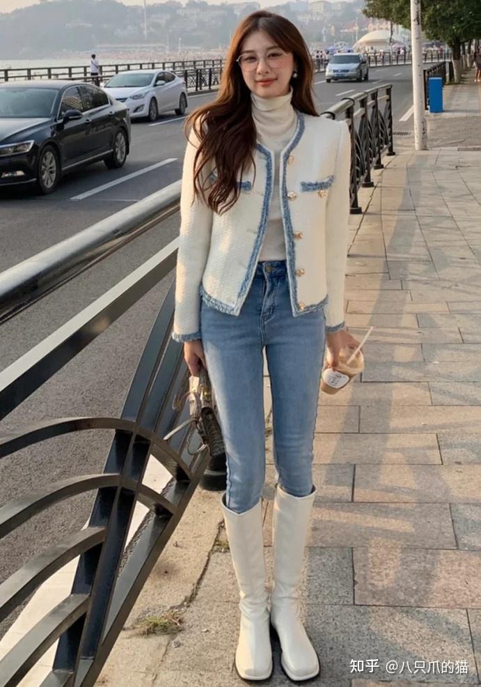 冬季穿牛仔裤一定不要选阔腿的直筒牛仔裤搭长靴短靴都好看
