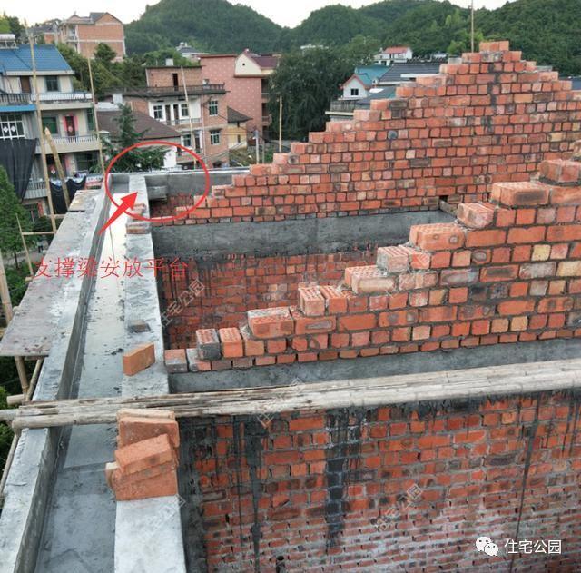 安放好梁后的仰视特写图,一张图就可以看出这样施工的好处.