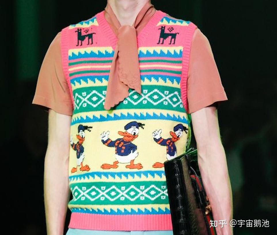 二方连续:也叫做带状图案,向上下或左右两个方向反复连续而形成的纹样