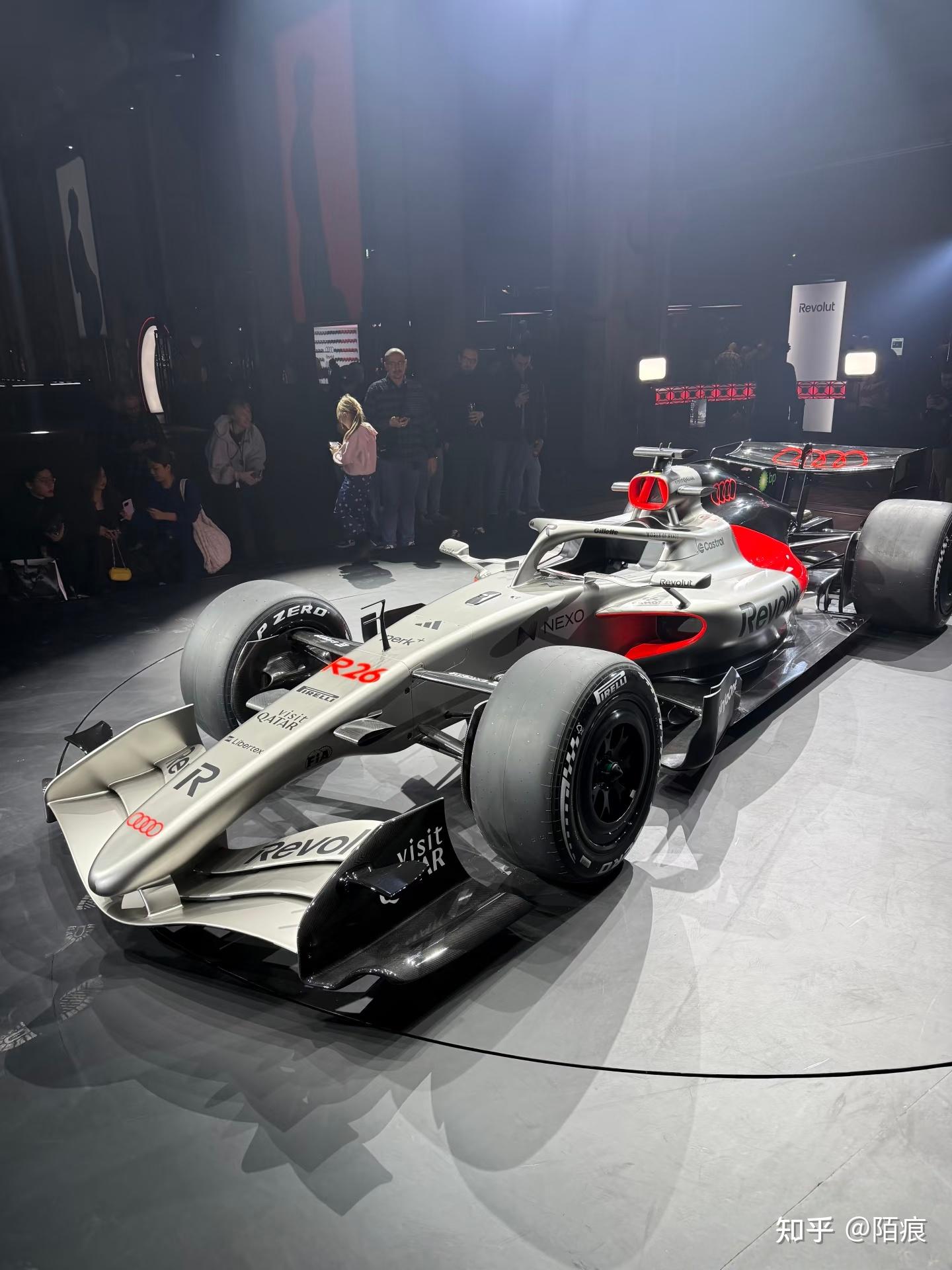 奥迪F1首车R26亮相 千匹混动+红标四环 - 知乎