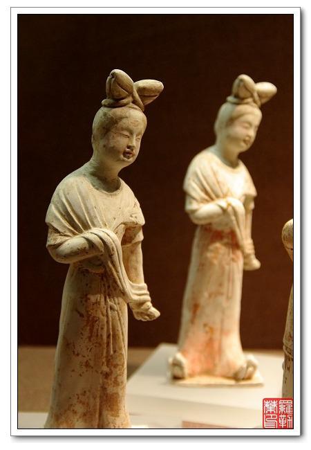 中国艺术史鉴赏】唐三彩骆驼载乐俑、乐舞俑、杂技俑【多图】 - 知乎