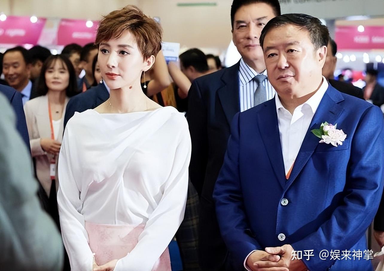 导演尤小刚:三婚娶小30岁的周庭伊,66岁连生两子,70岁不敢退休 - 知乎