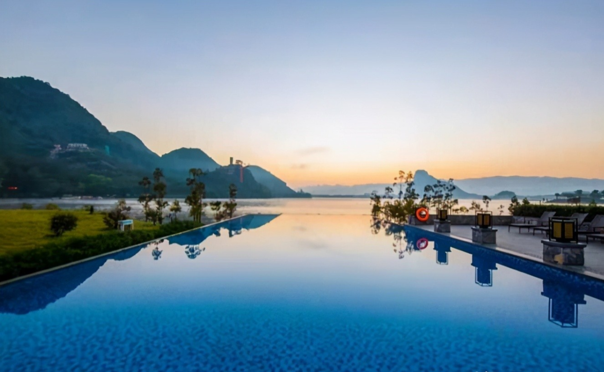 全是无边际泳池更有温泉美食广东玩水四大度假区你值得享受