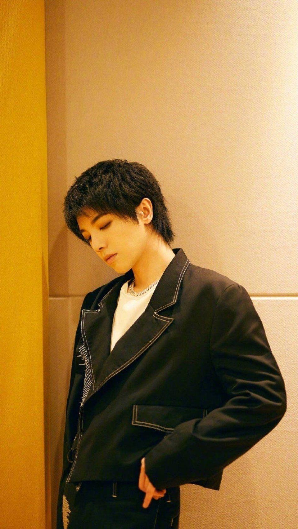 有没有华晨宇壳哥短发组都行帅照美图