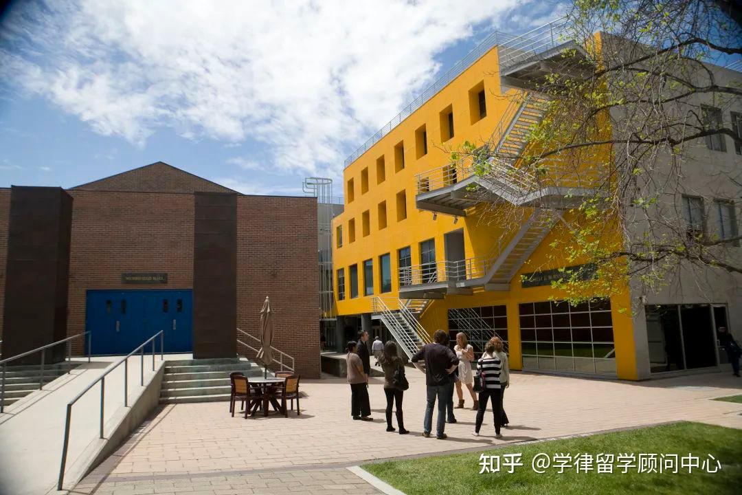 喬治華盛頓大學法學院開始在弗吉尼亞州fort belvoir的美國陸軍