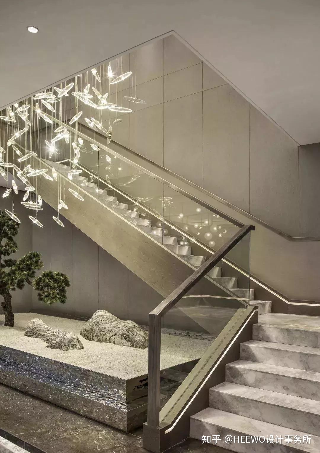 2017美式风格别墅室内大理石楼梯间装修效果图 – 设计本装修效果图