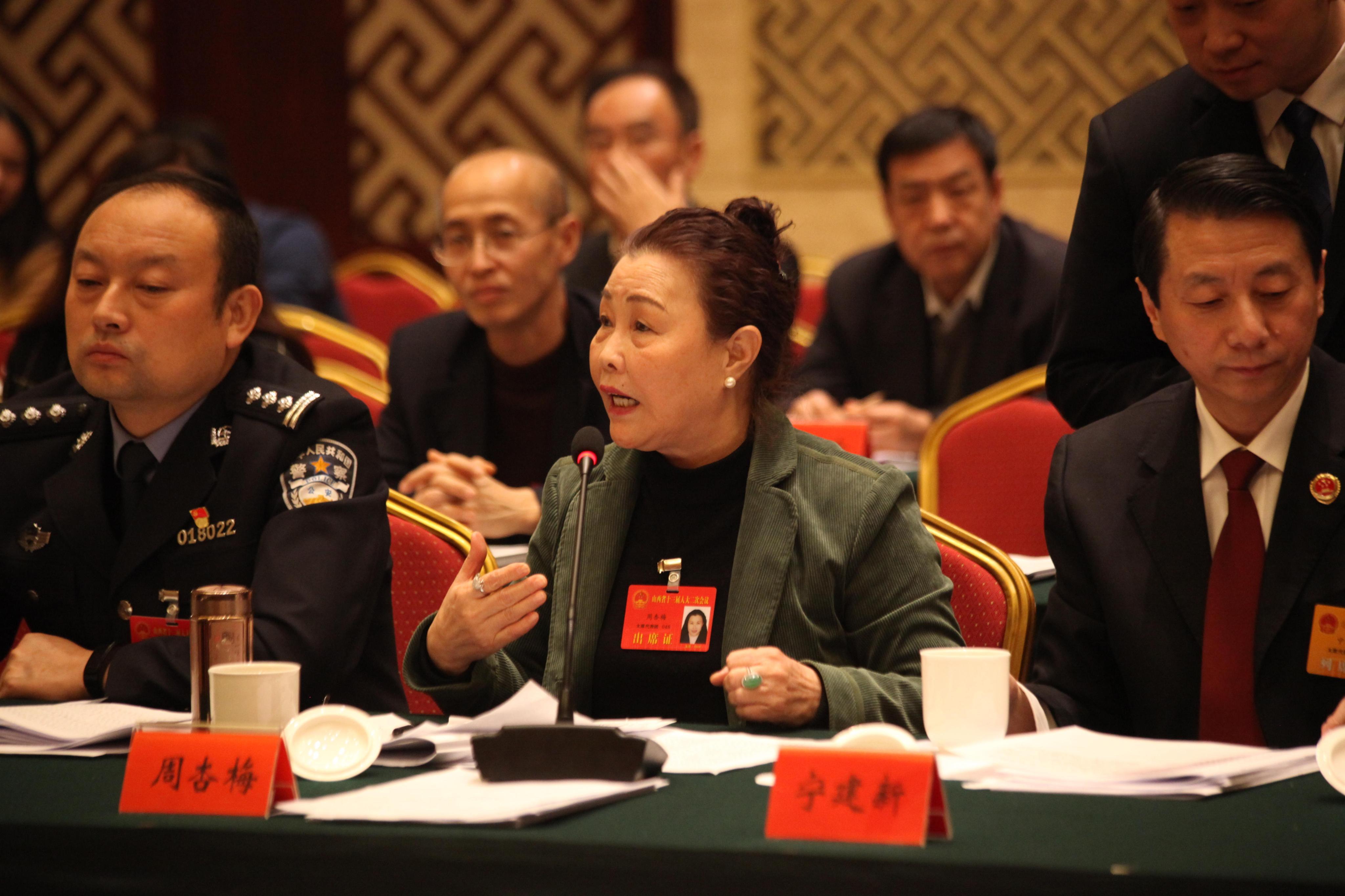 山西省律师协会名誉会长,山西杏梅律师事务所主任周杏梅女士,在会上