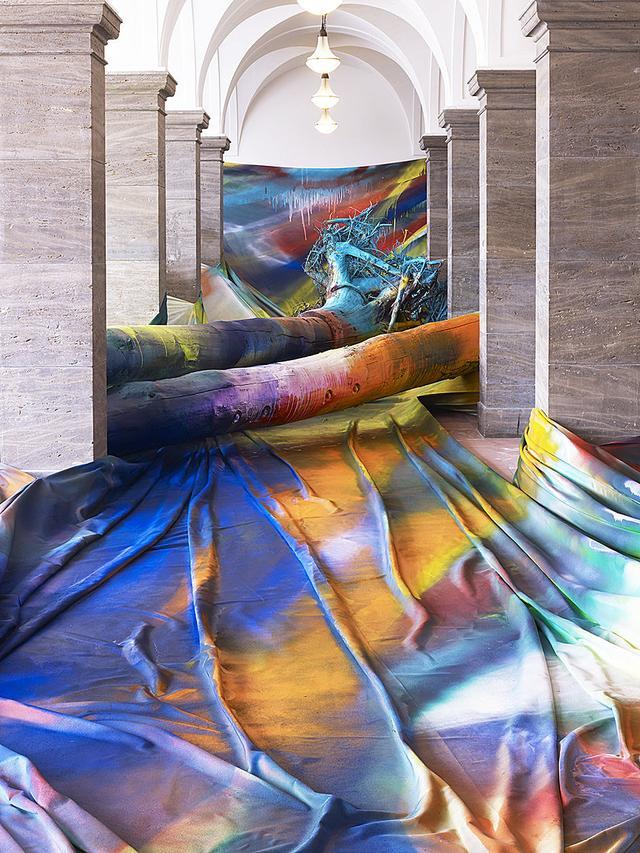 偏执狂女艺术大师对色彩运用达到炉火纯青的地步