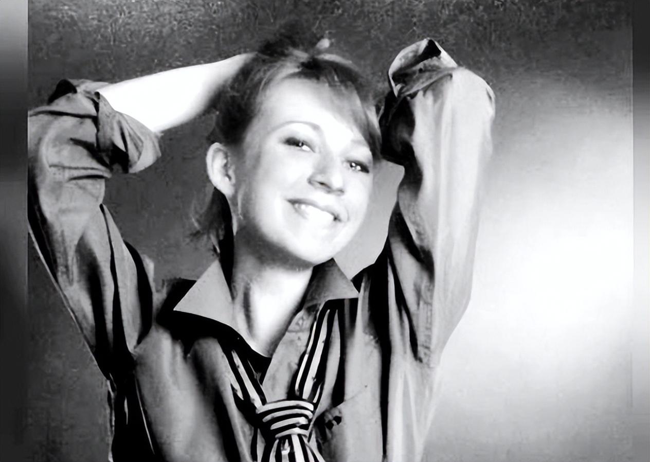 一,"外交二代"扎哈罗娃