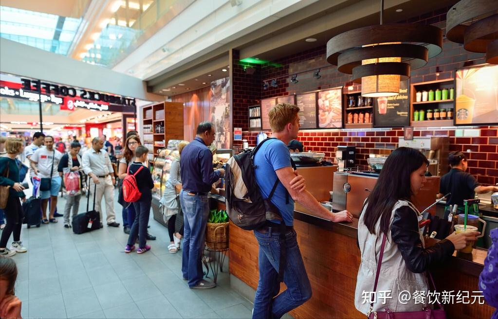 甚至还会邀请专业的社会学家,心理学家对门店排队进行研究,为的就是