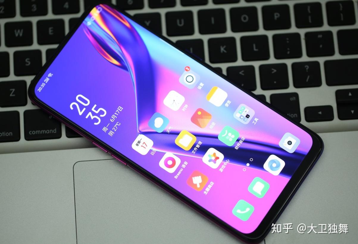 作為一款千元機,oppo k3搭載驍龍710處理器,最高提供8gb 256gb內存