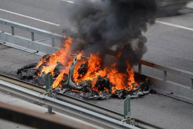 上海一特斯拉model3自燃爆炸电动汽车在安全性上可靠吗你会选择燃油