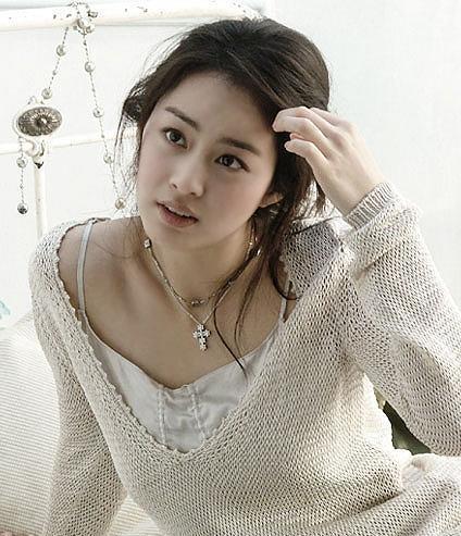 如何客观评价裴秀智的长相?