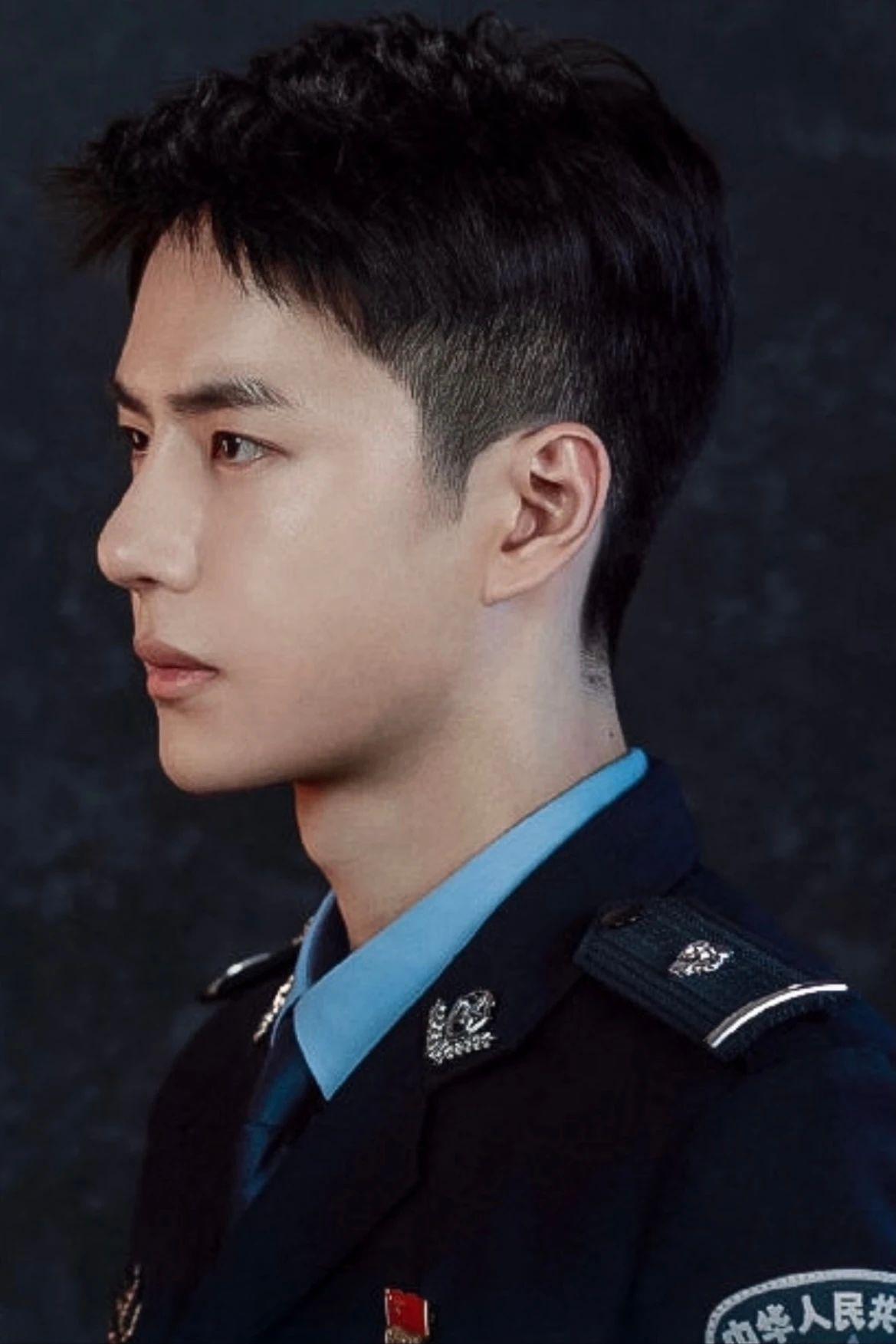 王一博壁纸:这眼神里的坚毅果决,是从啵啵内心透出来的