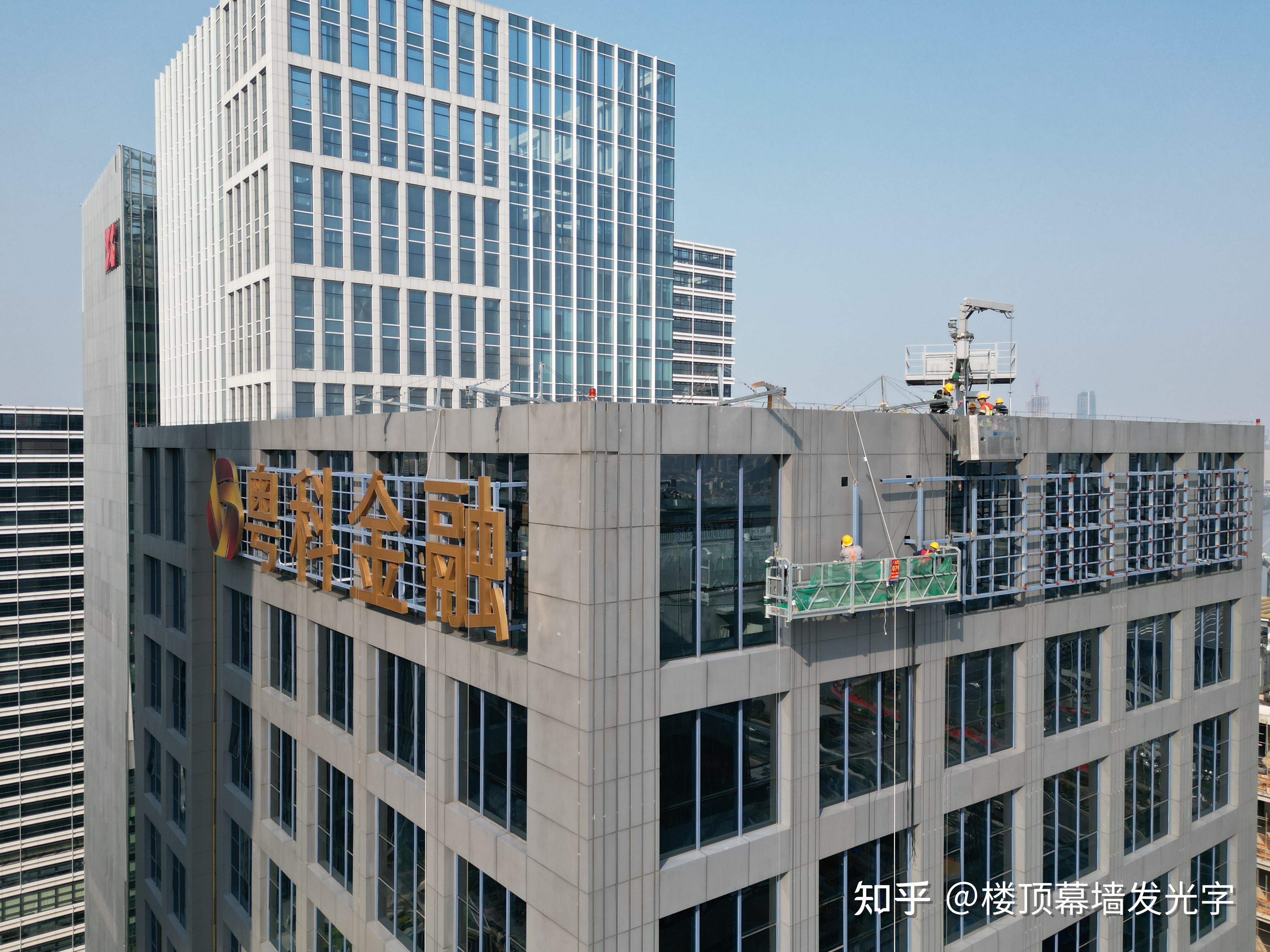 三,高空幕墙发光字安装的三种方法