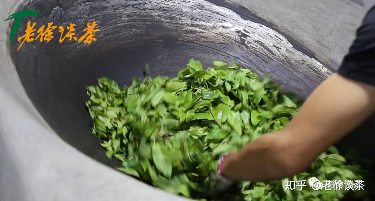 所谓杀青就是将从茶树上采摘下来的鲜叶加温炒制,目的是将茶叶中的酶