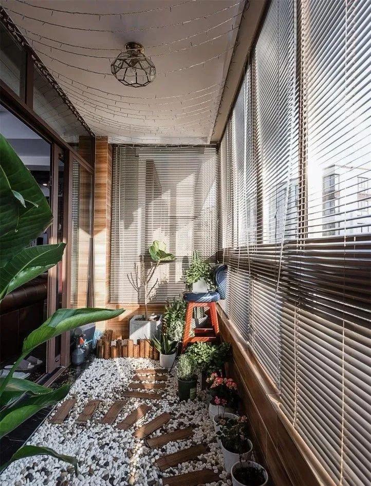 越来越多人阳台不铺瓷砖,如今用它来代替,太聪明了 - 知乎