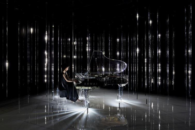 水晶钢琴水晶帘疑是星河落九天