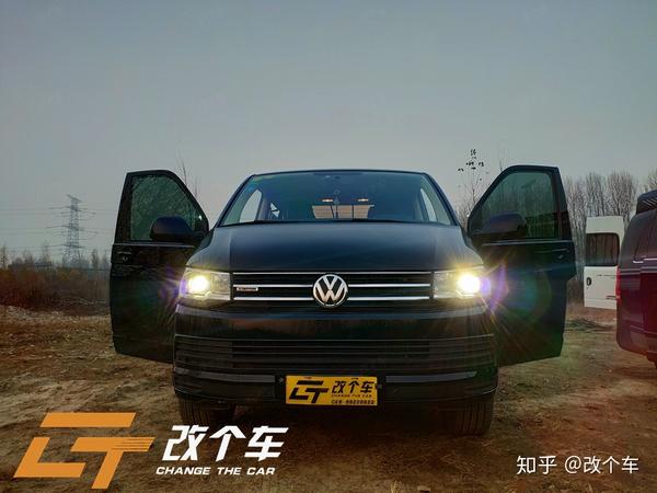 木地板商務(wù)車|大眾凱路威商務(wù)車內(nèi)飾改裝，這樣的配色和布局讓車主贊不絕口！