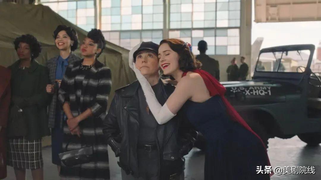 那个时候女性的普遍工作是接线员,是柜台专员.