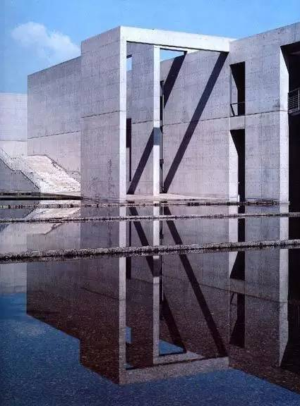 安藤忠雄:"我想让这座美术馆成为文化和历史的交融场所,山峦与建筑