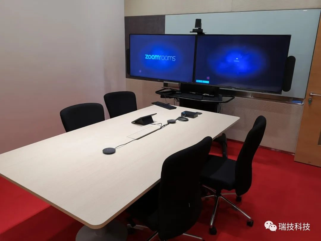 a:zoom rooms   专业音视频硬件 = zoom 视频会议室