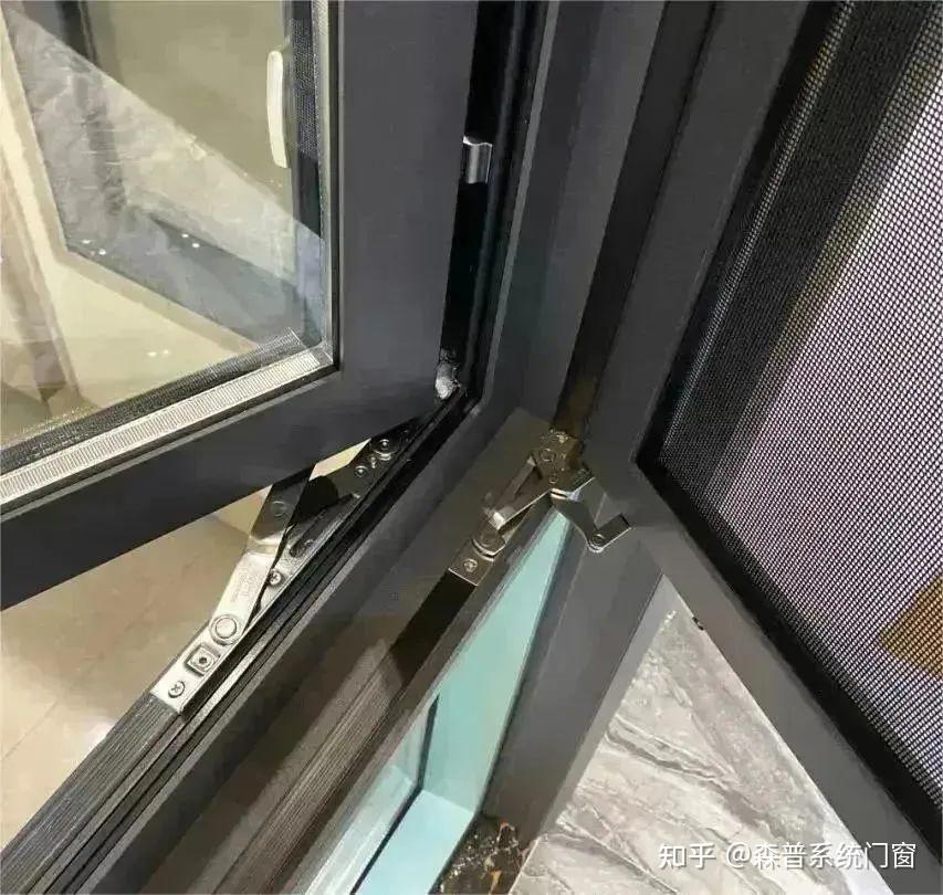五金系统是实现门窗功能的灵魂,只有配件具备良好的耐用性,才能避免