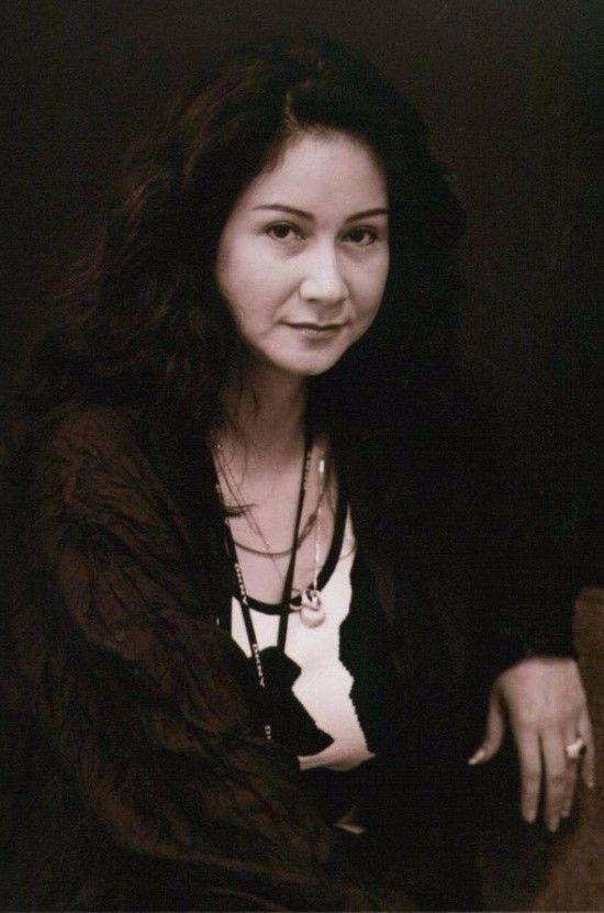 如何评价甄妮的一生?