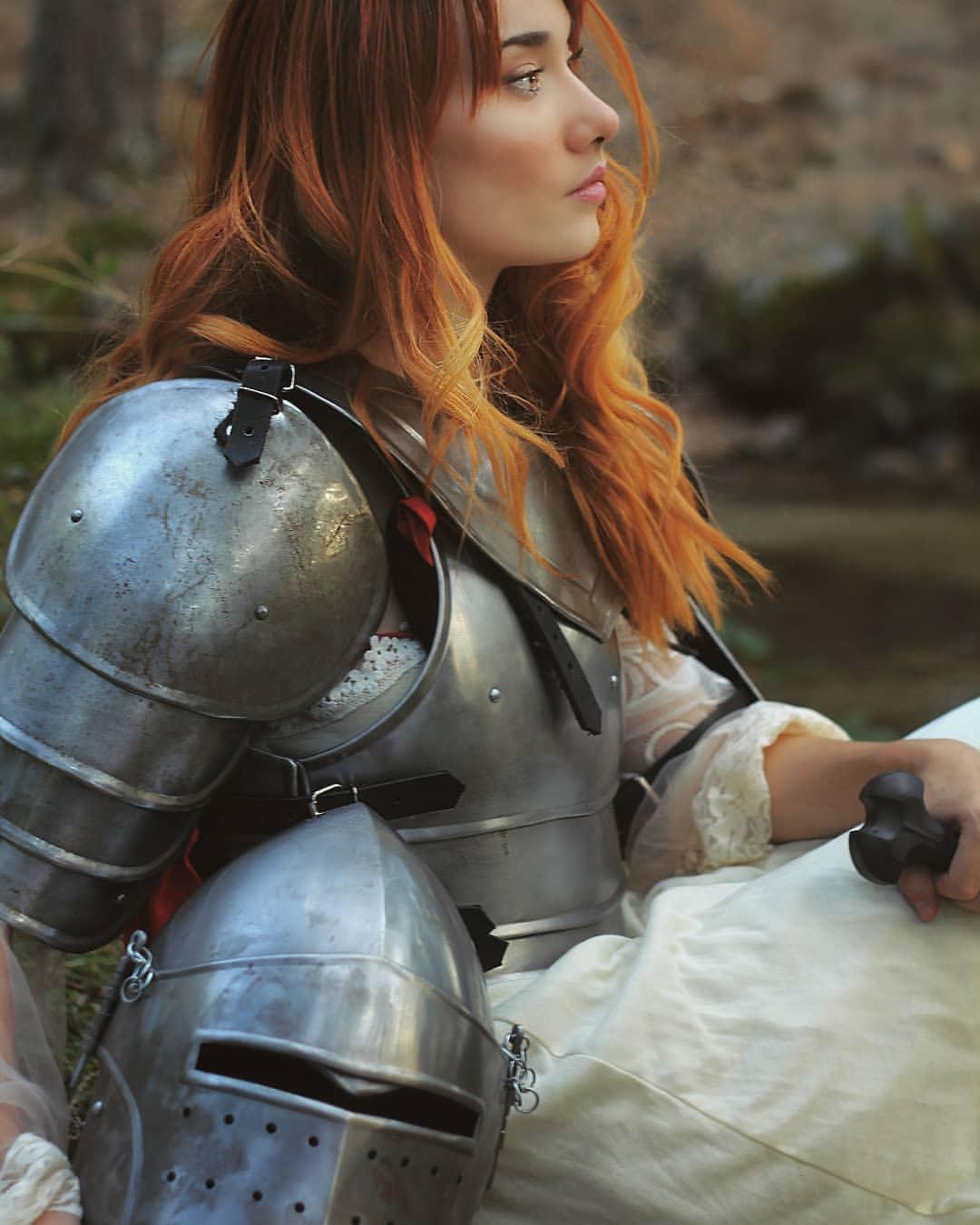 为什么某些女性穿盔甲看起来更帅? - 知乎