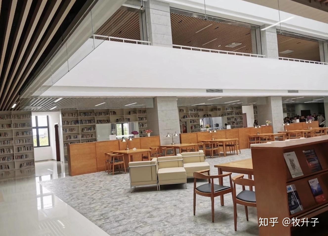 上海建桥学院图书馆图片