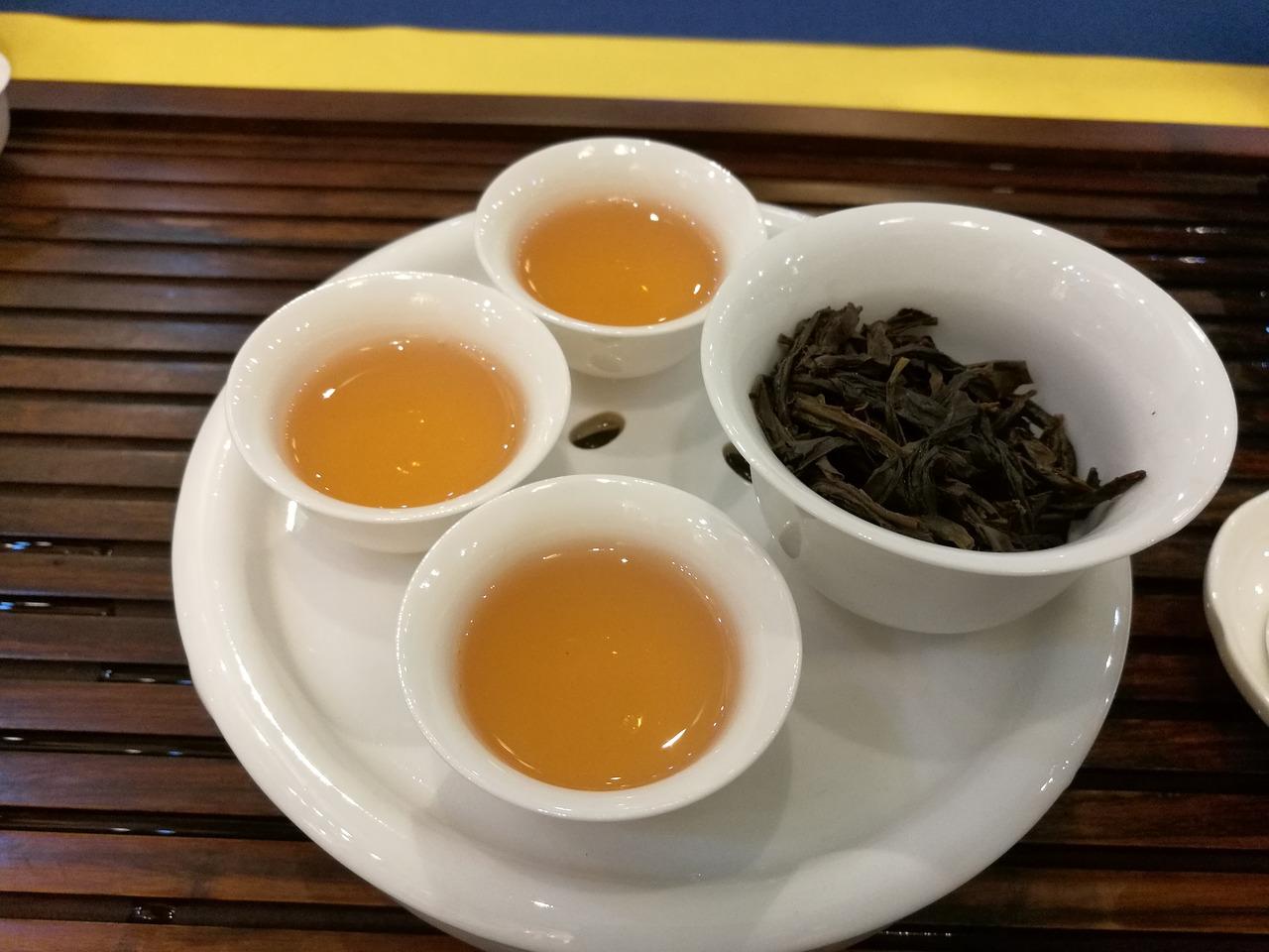 4. 黄茶宜用薄壶
