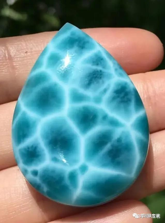 左岩凝聚水波的宝石海纹石稀缺无比的海水宝石