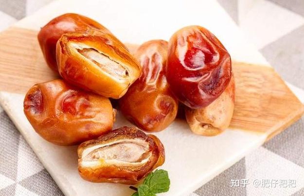 椰枣飘香季,何时尝鲜最美味?解锁椰枣成熟季节!