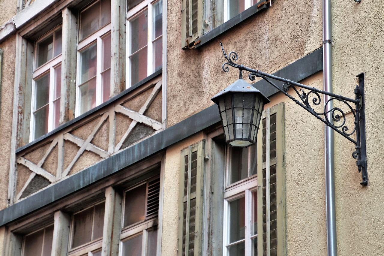 2. 现代灯笼材料